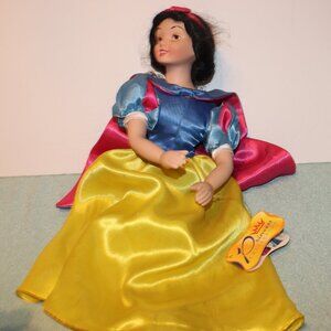 Walt Disney's Princess Collection Porcelain Doll Snow White 16" &  4 " Dwarfs